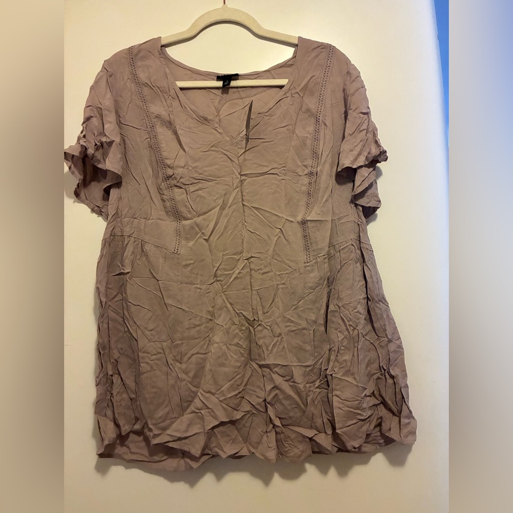 Torrid Women’s Soft Mauve Short Sleeve Blouse